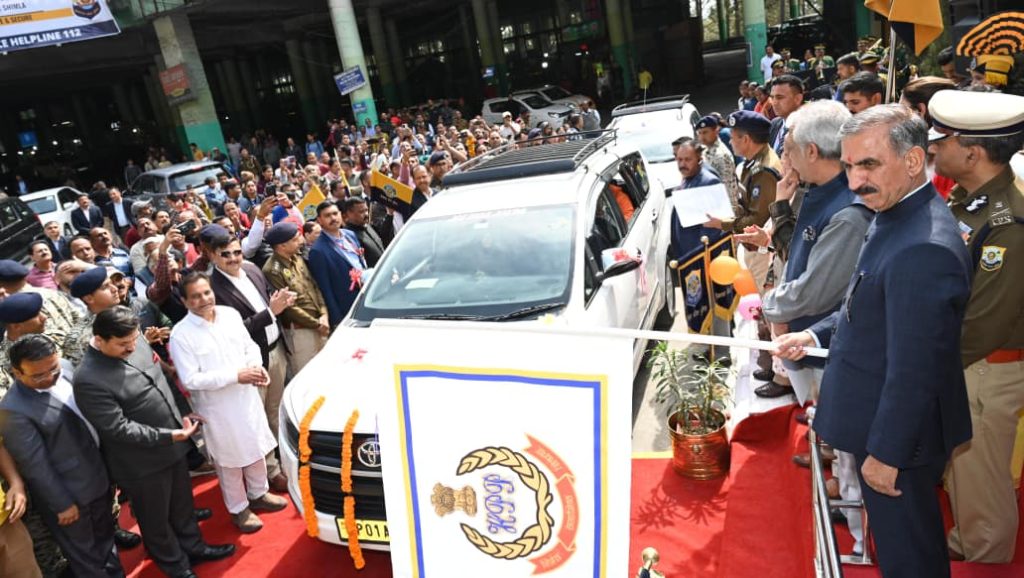 shimla news CM launches prepaid taxi service for 26 locations from ISBT Tutikandi
